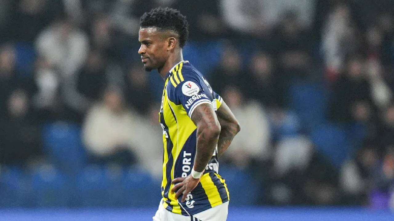 Fenerbahçe'de Aziz Yıldırım hiç düşünmeden uzatmadı: 1 yıllık sözleşmesi kalmıştı, kalemi kırıldı! 5